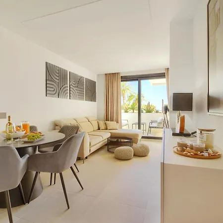 Nerea Beachfront Direct Access Appartement *